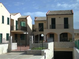 Casa a Schiera  Av.Sa.M